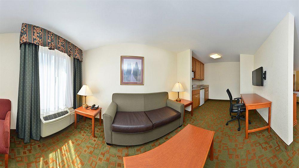 Holiday Inn Express Hotel & Suites Petersburg/Dinwiddie By Ihg Экстерьер фото